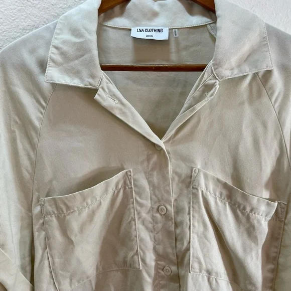 LNA Clothing 100% Tencel Ivory Button Down Short Sleeve Blouse Size M. - Picture 2 of 10